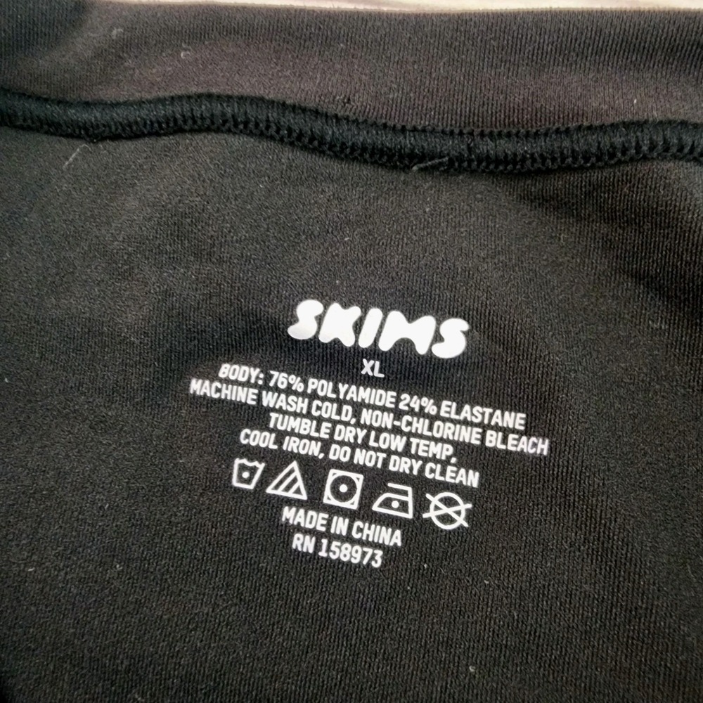 SKIMS Black Long Sleeve Bodysuit - Picture 4 of 6